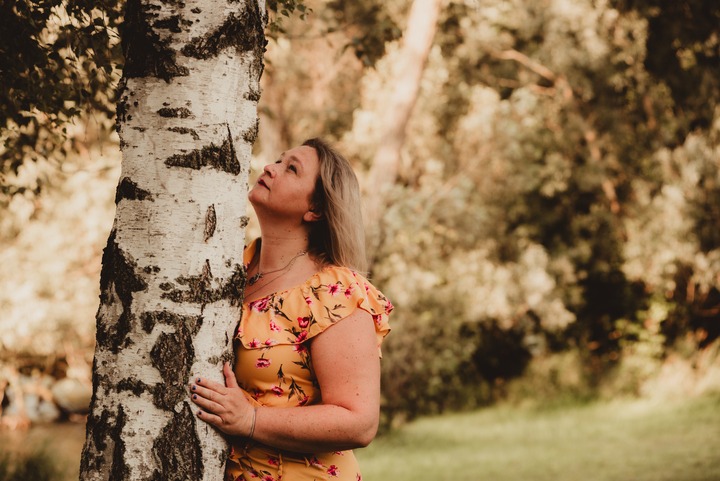 Dorota under the tree